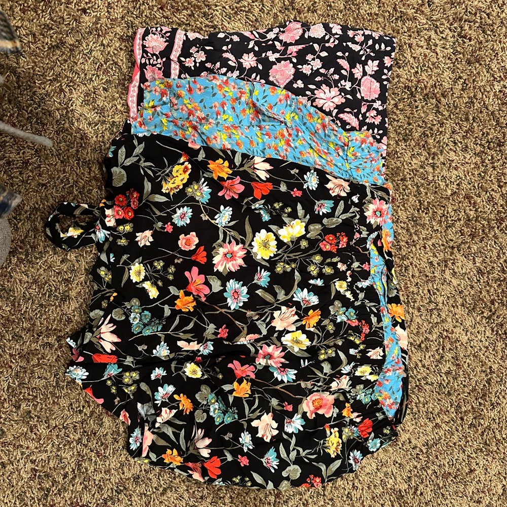 LOFT 3 Pairs of Shorts with Multicolor Blooms